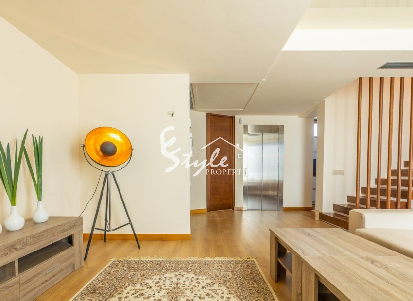 Resale - Villa - Orihuela Costa  - La Zenia