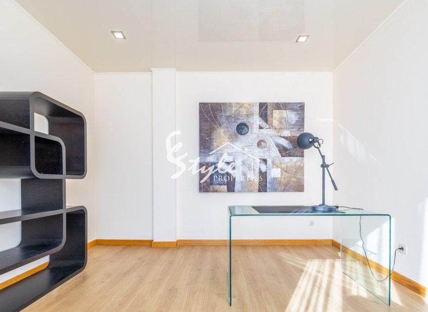 Resale - Villa - Orihuela Costa  - La Zenia