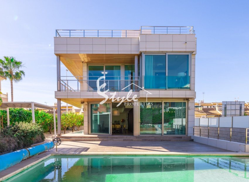 Resale - Villa - Orihuela Costa  - La Zenia