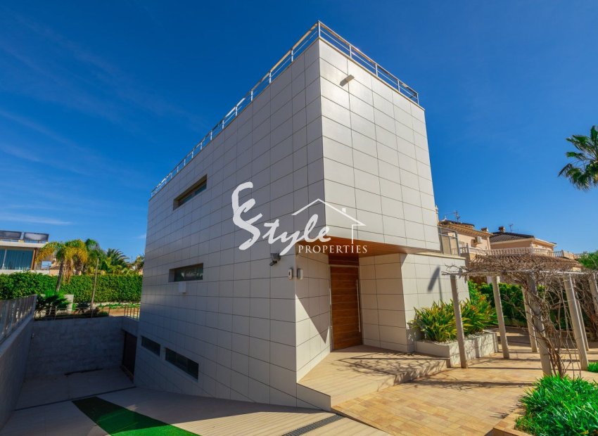 Resale - Villa - Orihuela Costa  - La Zenia