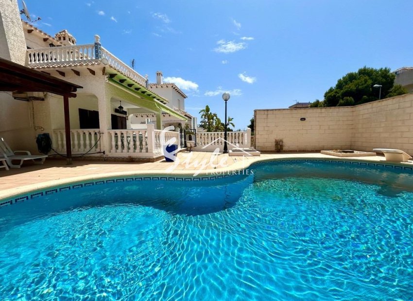 Resale - Villa - Orihuela Costa  - La Zenia
