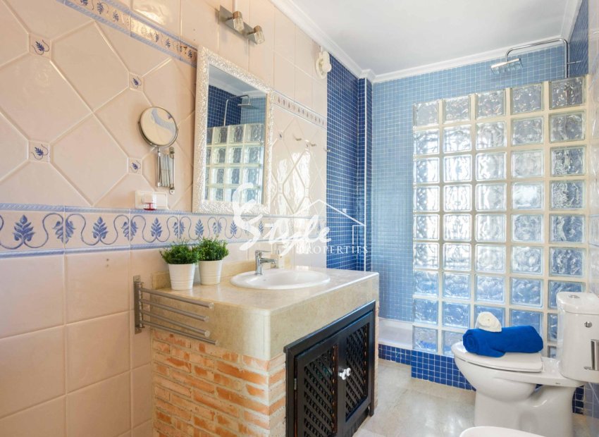 Resale - Villa - Orihuela Costa  - Los Almendros-La Florida