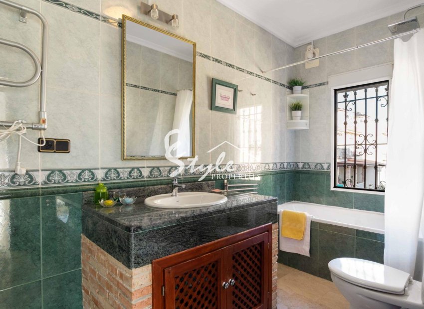 Resale - Villa - Orihuela Costa  - Los Almendros-La Florida