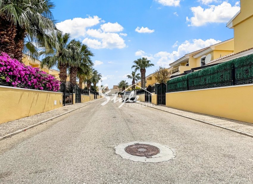 Resale - Villa - Orihuela-Costa - Los Dolses