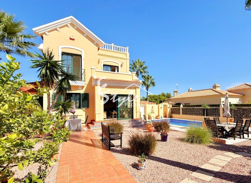 Resale - Villa - Orihuela-Costa - Los Dolses