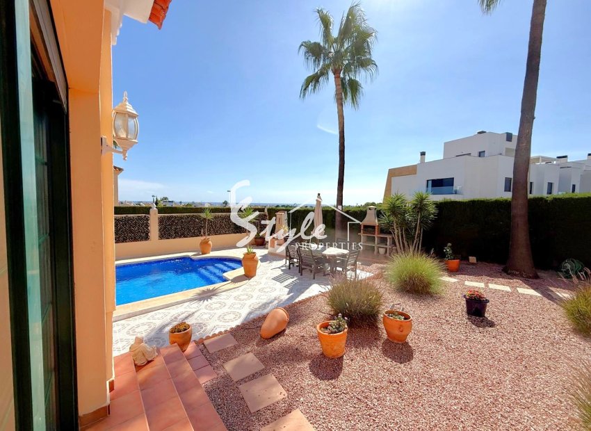 Resale - Villa - Orihuela-Costa - Los Dolses