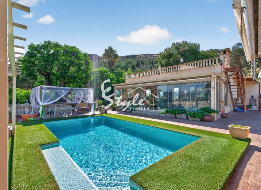 Resale - Villa - Orihuela-Costa - Orihuela Center