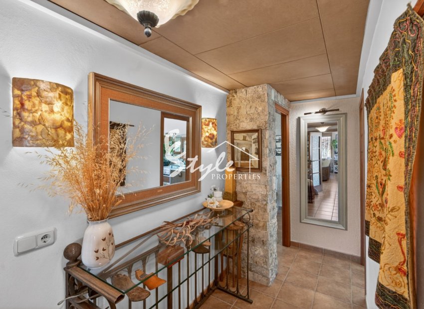 Resale - Villa - Orihuela-Costa - Orihuela Center