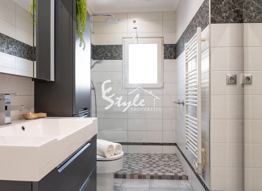 Resale - Villa - Orihuela-Costa - Playa Flamenca