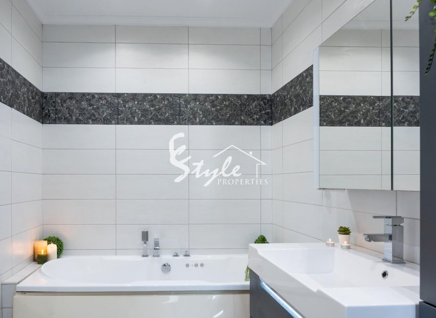 Resale - Villa - Orihuela-Costa - Playa Flamenca