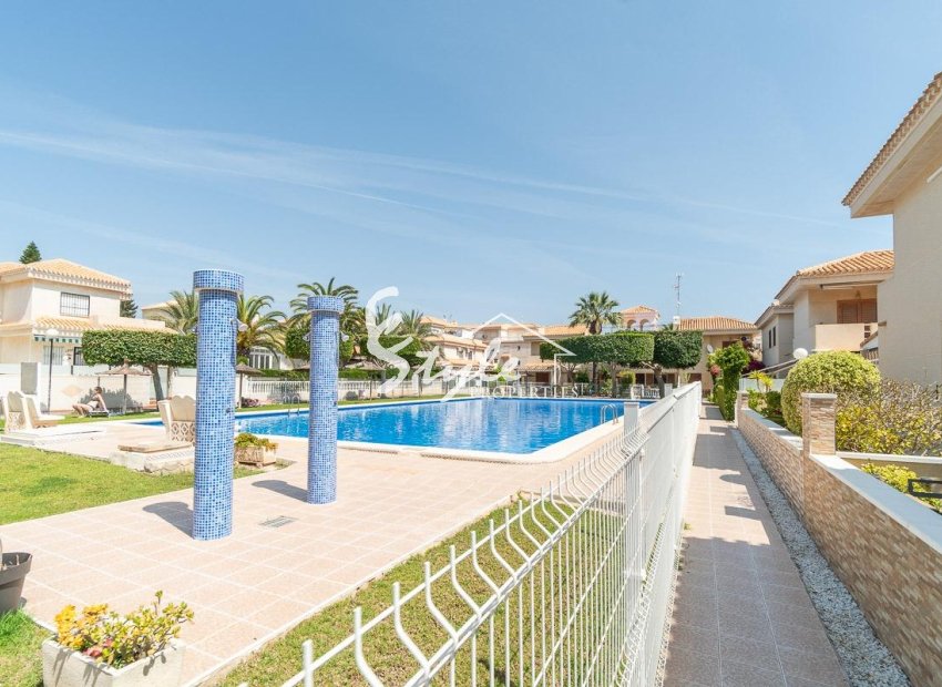 Resale - Villa - Orihuela-Costa - Playa Flamenca