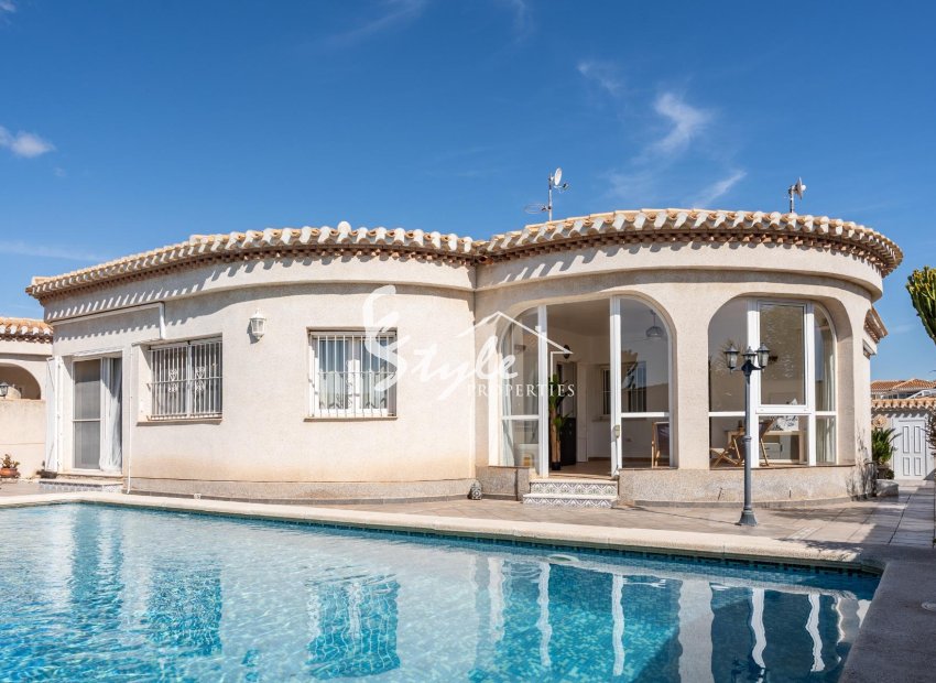 Resale - Villa - Orihuela-Costa - Playa Flamenca