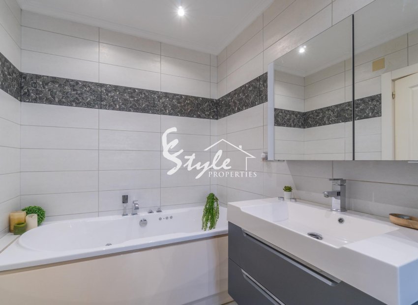 Resale - Villa - Orihuela-Costa - Playa Flamenca