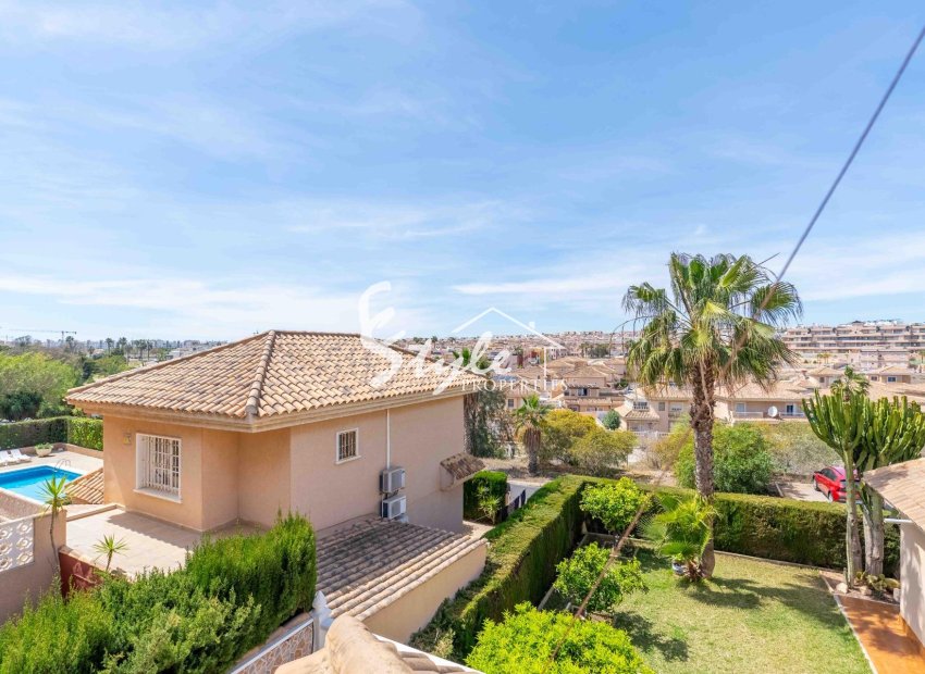 Resale - Villa - Orihuela Costa  - Punta Prima