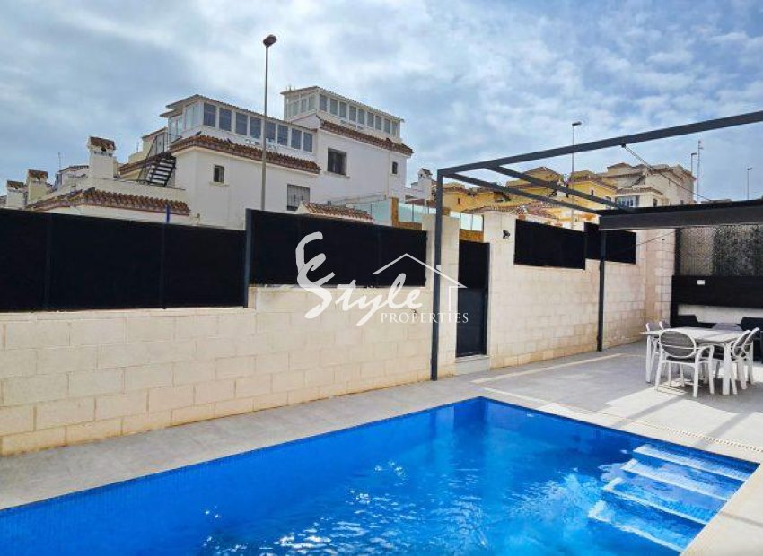Resale - Villa - Orihuela Costa  - Villamartin