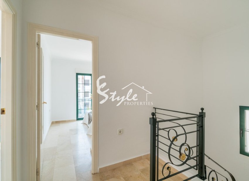 Resale - Villa - Orihuela Costa  - Villamartin