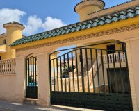 Resale - Villa - Orihuela Costa  - Villamartin