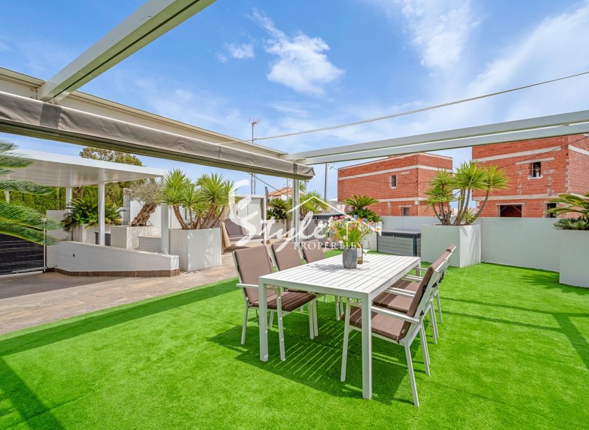 Resale - Villa - Orihuela Costa  - Villamartin