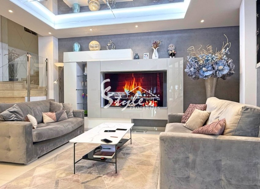 Resale - Villa - Orihuela Costa  - Villamartin