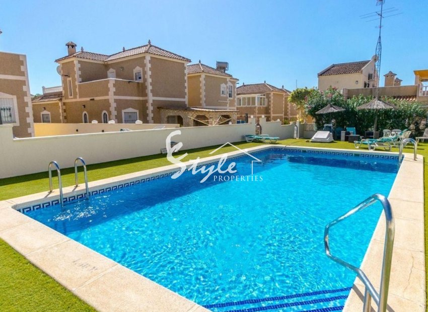 Resale - Villa - Orihuela Costa  - Villamartin