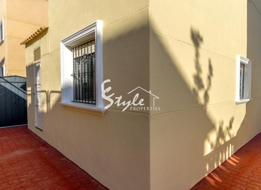 Resale - Villa - Orihuela Costa  - Villamartin