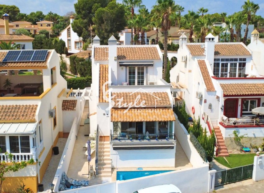 Resale - Villa - Orihuela Costa  - Villamartin