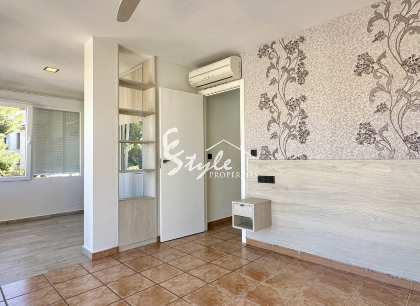 Resale - Villa - Orihuela Costa  - Villamartin