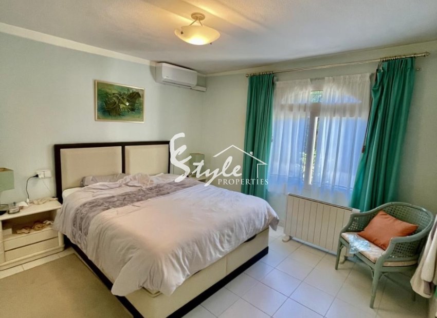Resale - Villa - Orihuela Costa  - Villamartin