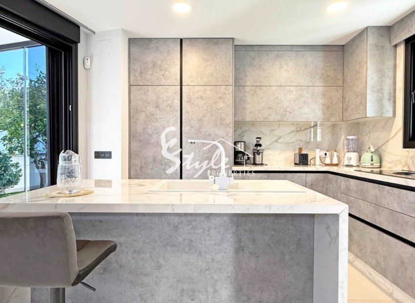 Resale - Villa - Orihuela-Costa - Villamartin