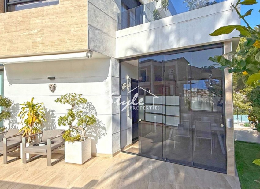 Resale - Villa - Orihuela-Costa - Villamartin