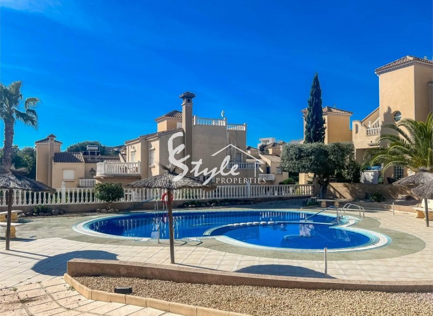 Resale - Villa - Orihuela-Costa - Villamartin