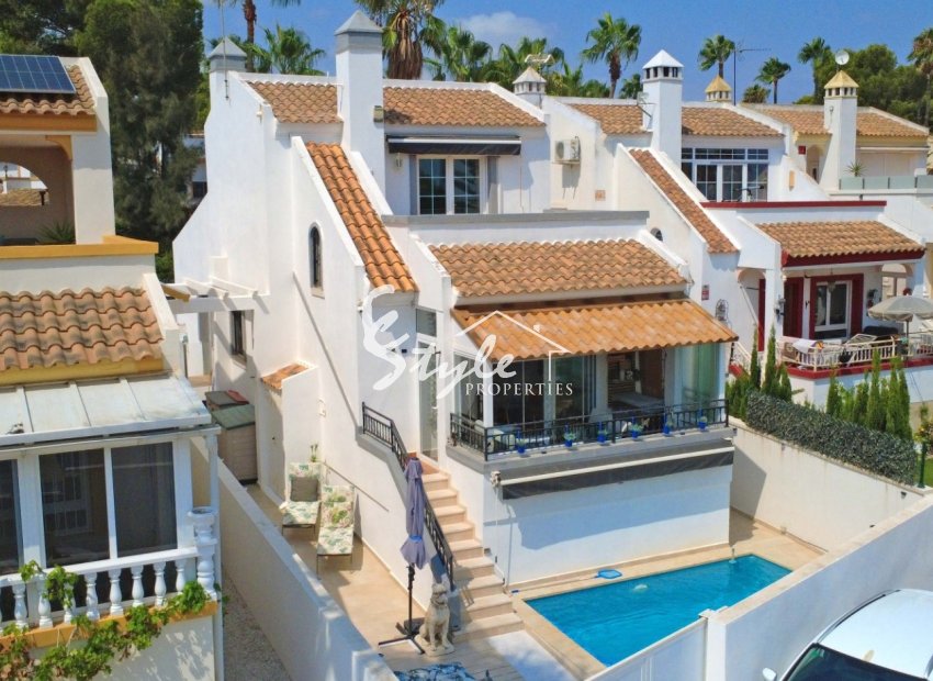Resale - Villa - Orihuela-Costa - Villamartin