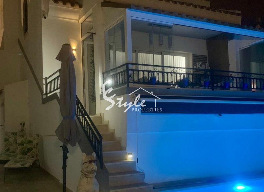 Resale - Villa - Orihuela-Costa - Villamartin