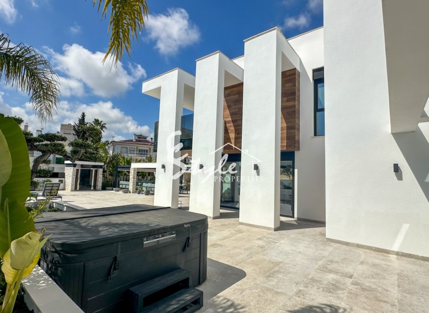Resale - Villa - Orihuela-Costa - Villamartin