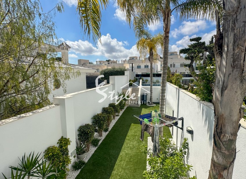 Resale - Villa - Orihuela-Costa - Villamartin