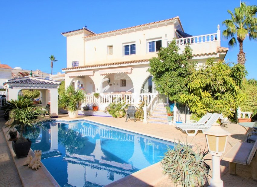 Resale - Villa - Orihuela-Costa - Villamartin
