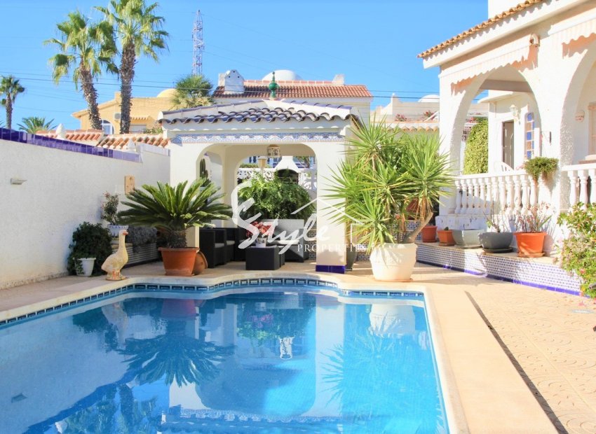Resale - Villa - Orihuela-Costa - Villamartin