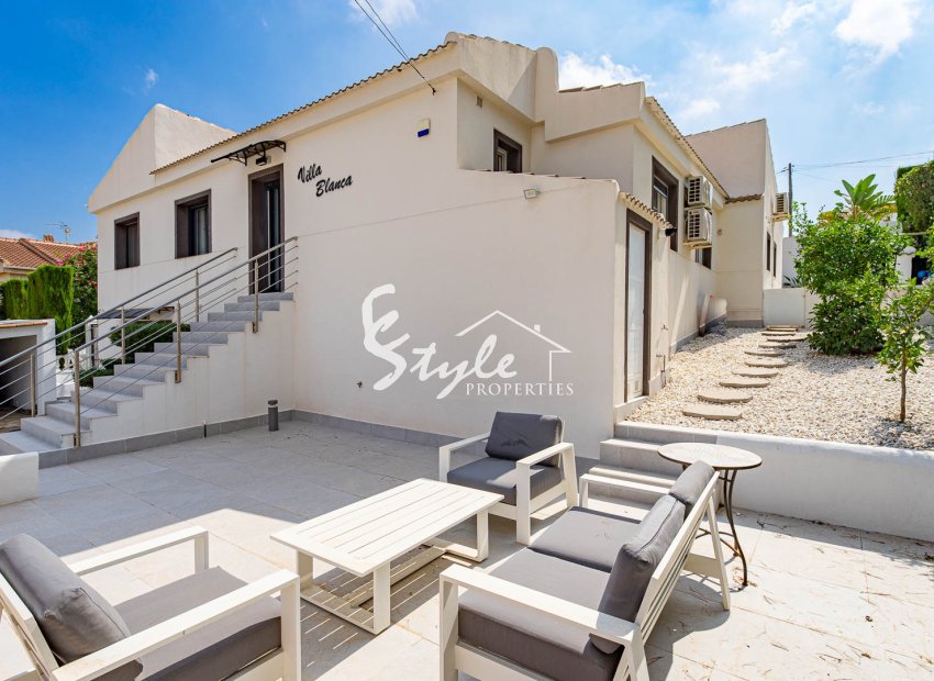 Resale - Villa - Orihuela-Costa - Villamartin