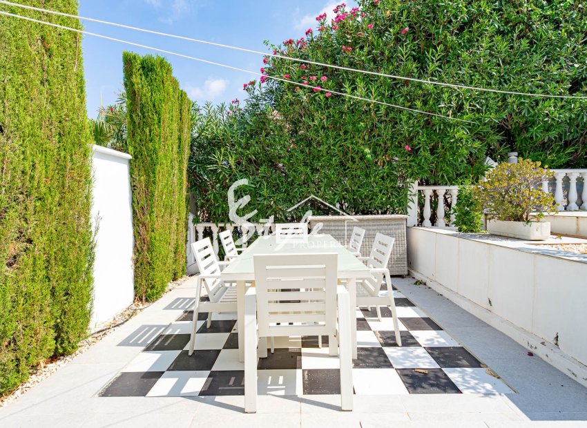 Resale - Villa - Orihuela-Costa - Villamartin