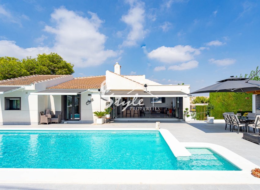 Resale - Villa - Orihuela-Costa - Villamartin