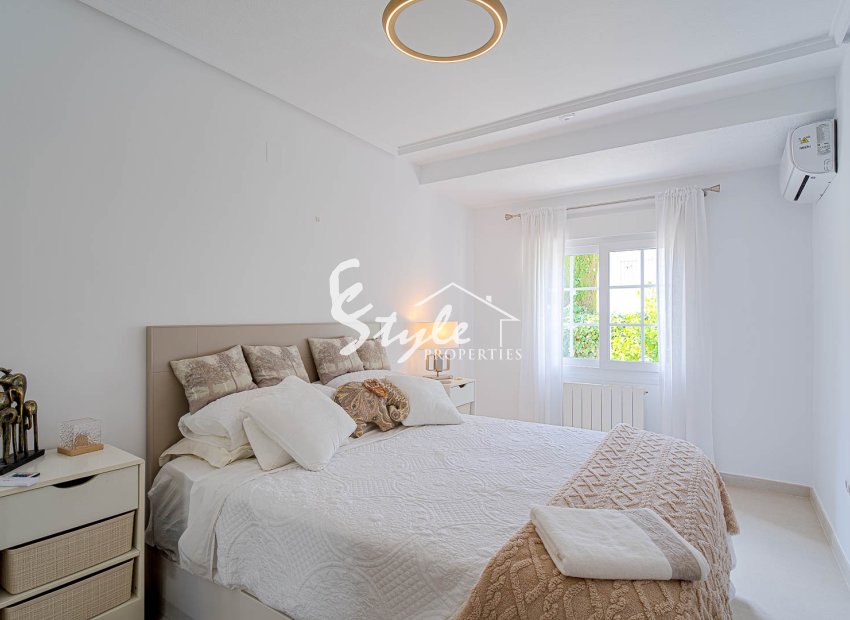 Resale - Villa - Orihuela-Costa - Villamartin