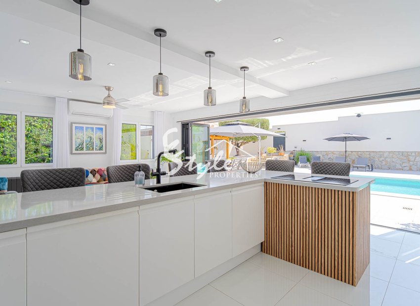 Resale - Villa - Orihuela-Costa - Villamartin