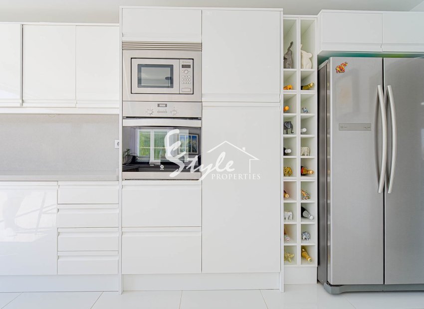 Resale - Villa - Orihuela-Costa - Villamartin