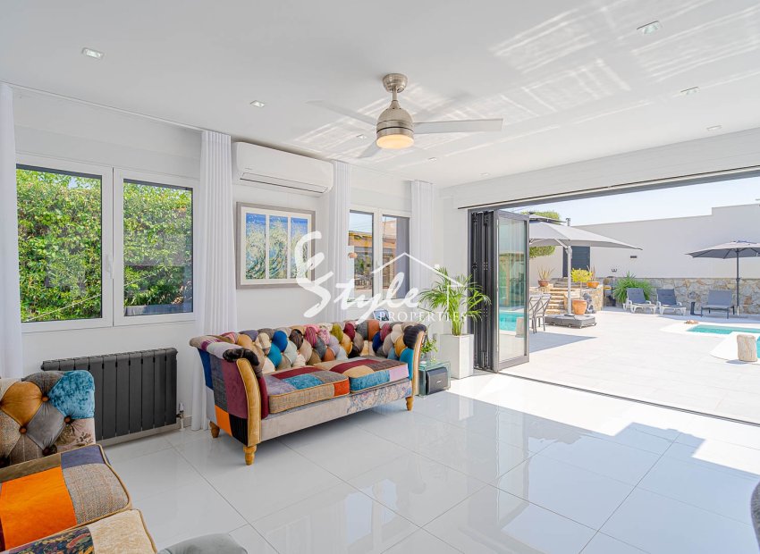 Resale - Villa - Orihuela-Costa - Villamartin