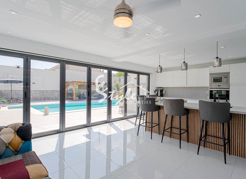 Resale - Villa - Orihuela-Costa - Villamartin