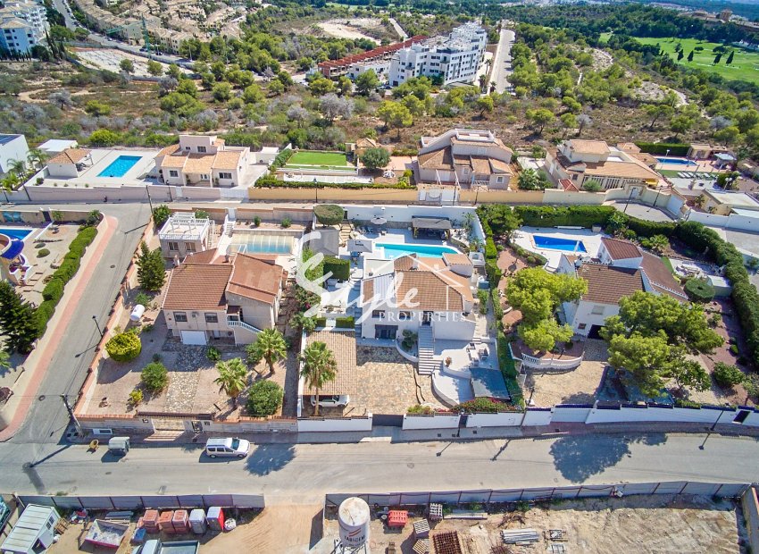Resale - Villa - Orihuela-Costa - Villamartin