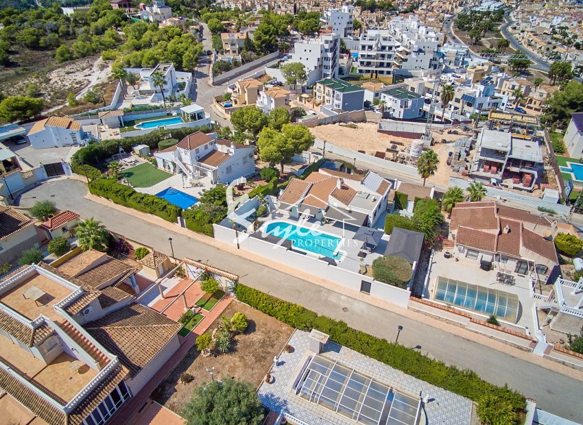 Resale - Villa - Orihuela-Costa - Villamartin