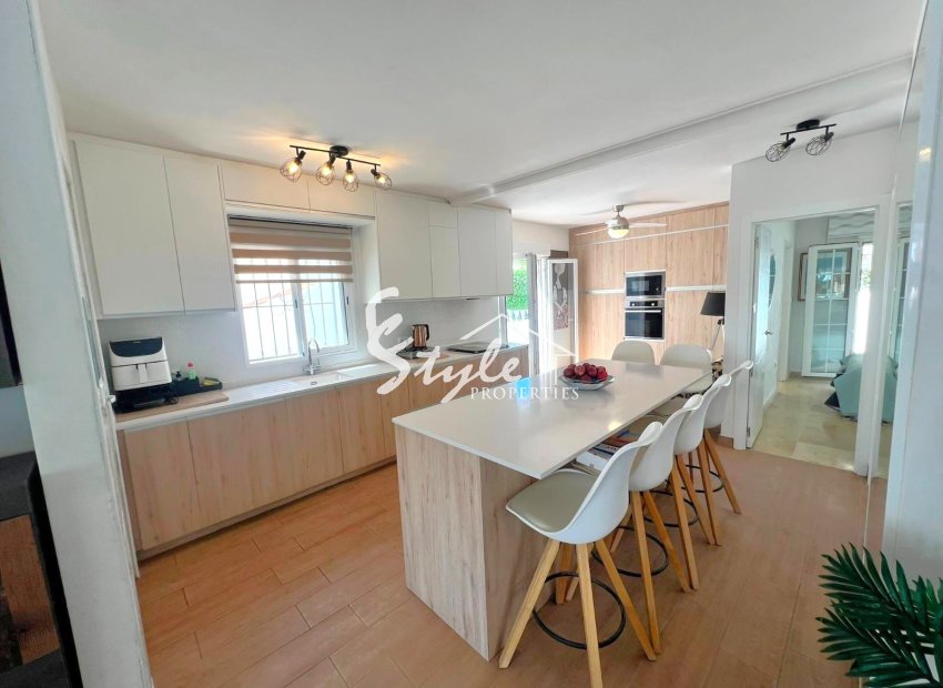 Resale - Villa - Orihuela-Costa - Villamartin