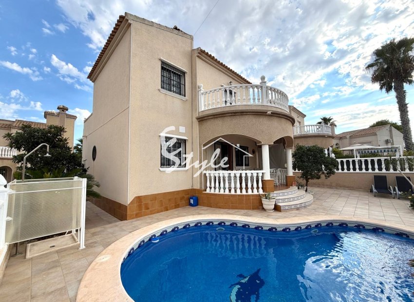 Resale - Villa - Orihuela-Costa - Villamartin