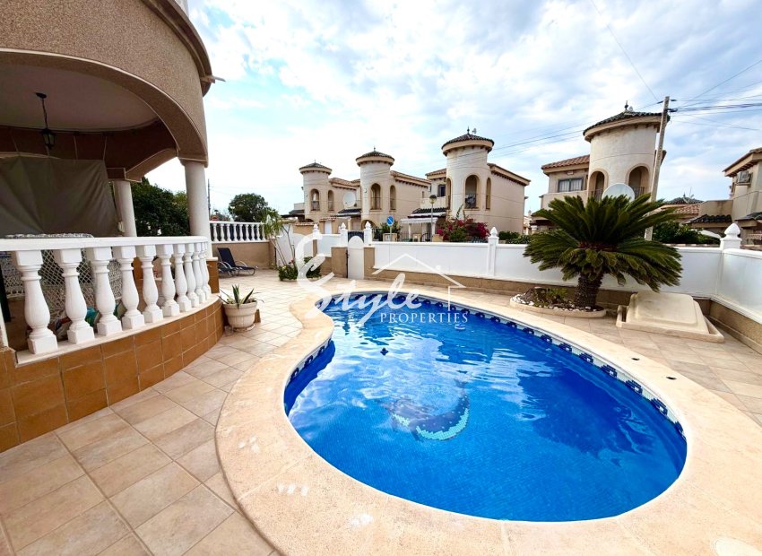 Resale - Villa - Orihuela-Costa - Villamartin